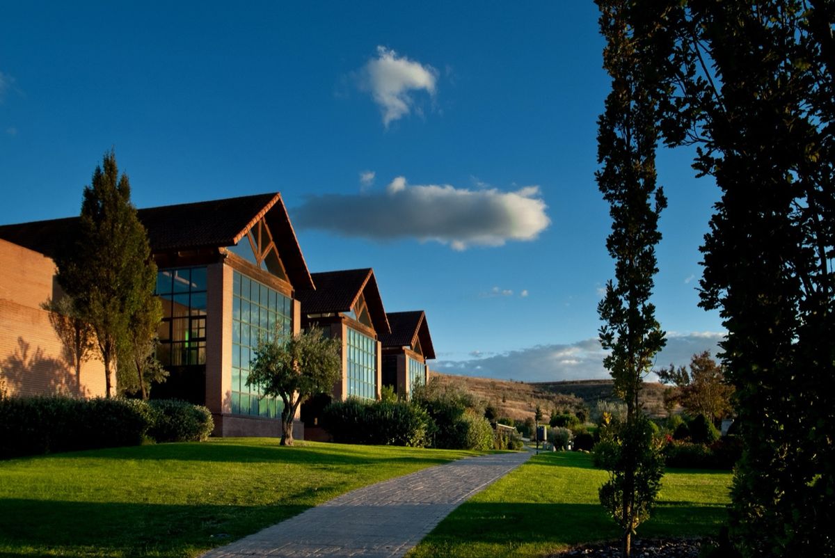 Fachada este de Retamares Club de Golf